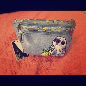 Loungefly Stitch and pineapples fanny Pach
